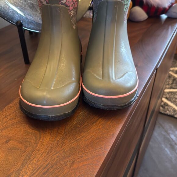 Bogs Girls Winter Boots - Picture 3 of 11